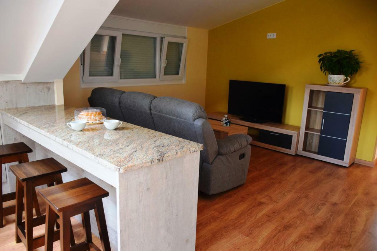 Ferienwohnung O Mencer Do Camino Cee Exterior foto